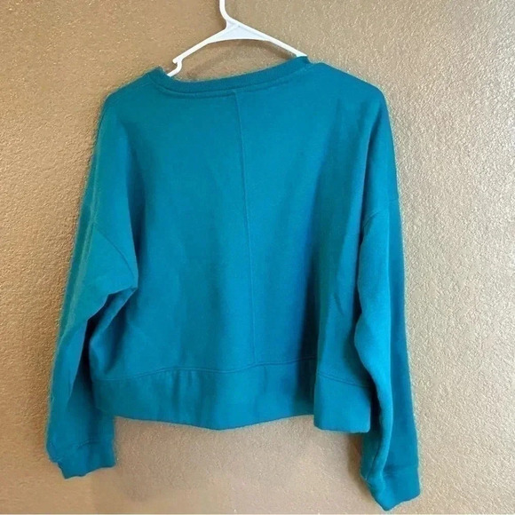 All in Motion Lot-two cropped sweatshirts in size xs in both teal and hot pink - Picture 3 of 9